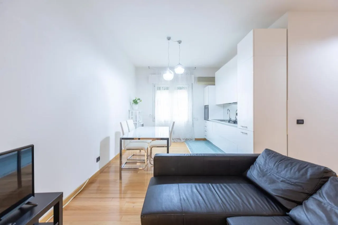 Cesare, Bologna By Short Holidays Apartment